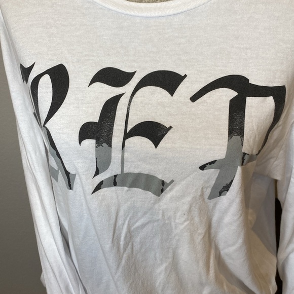 Authentic Taylor Swift White Reputation Long Sleeve Shirt - Picture 2 of 7